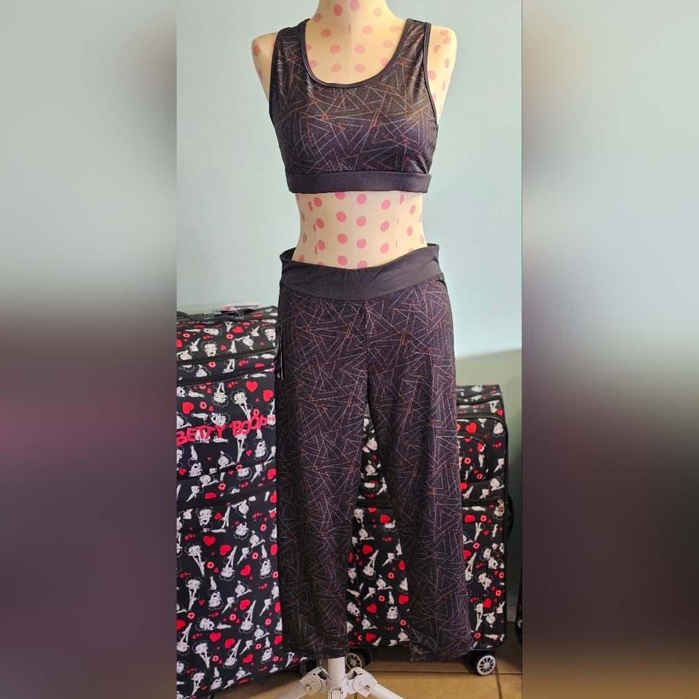 NWT Tight Fit 2-Piece Activewear Set Geometric Leggings & Bra - Size L